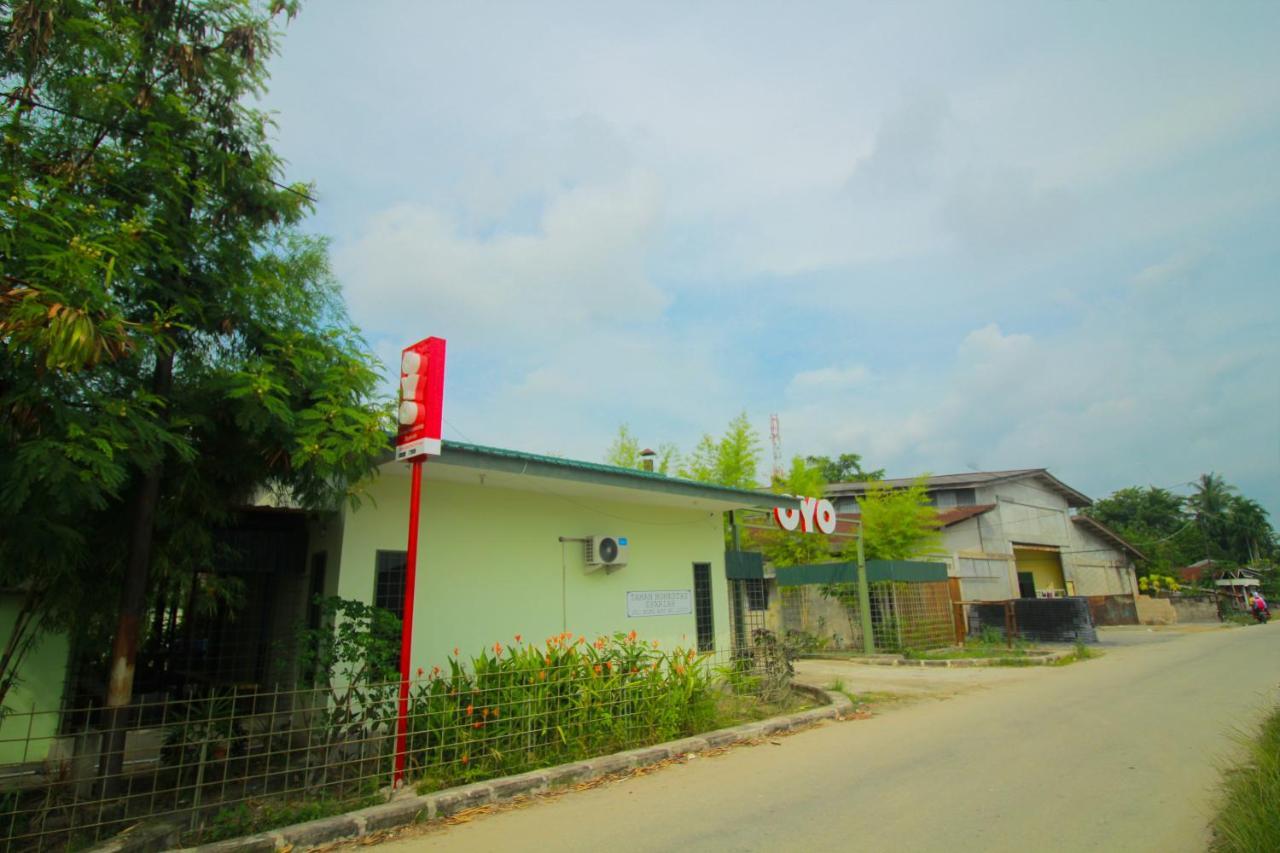 Oyo 1596 Taman Homestay Syariah Dumai Eksteriør billede